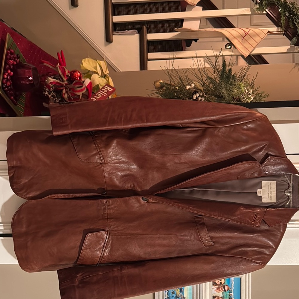 Brown Lightweight Leather Jacket with Classic Style and Vintage Look
